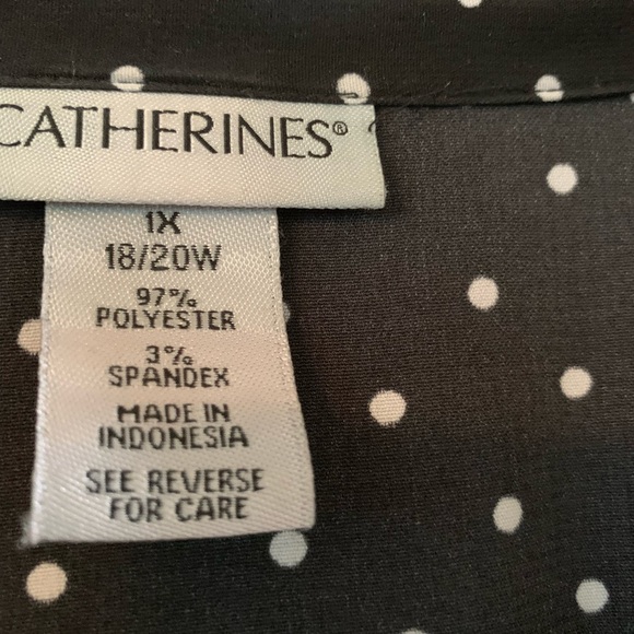 Plus size - Selling a black and white polka dot pull over top - excellent! - Picture 8 of 11